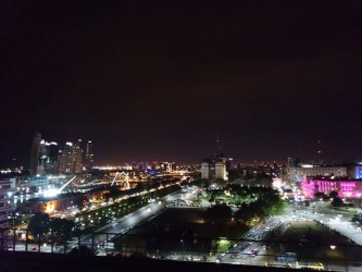 Vista de la ciudad de noche