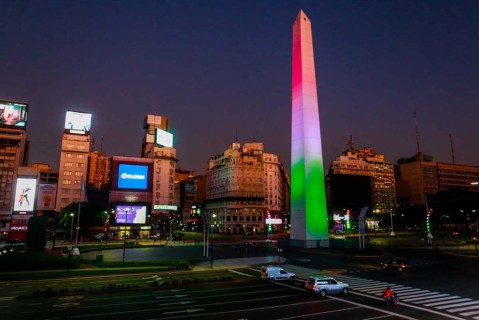 La tricolor italiana en el Obelisco porteño